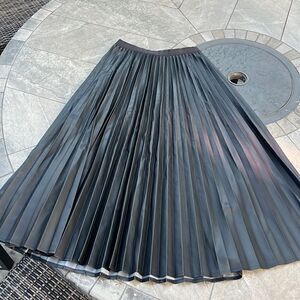 Aritzia Babaton Pleated Pleather Skirt